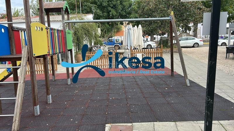 Foto 877bc612-fa46-466b-bf61-b81e6db20ad8. Casa adossada a Corteconcepción