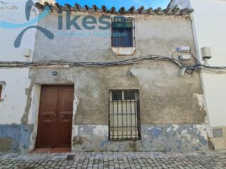 Casa adosada en Guadalcázar. Vivienda adosada en guadalcázar. céntrica.
