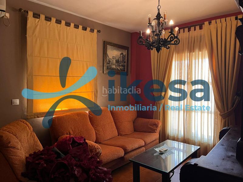 Foto 054232b5-2245-4a9b-bb27-9a0794d8543f. Casa adossada amb aparcament a Morón de la Frontera