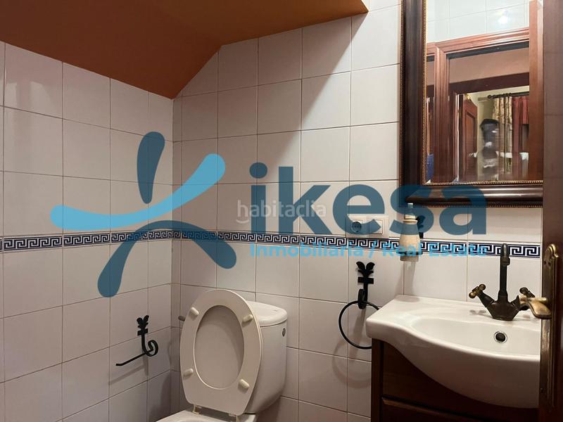 Foto 05c58f35-1057-41a9-8c75-72c4c741e4b9. Casa adossada amb aparcament a Morón de la Frontera