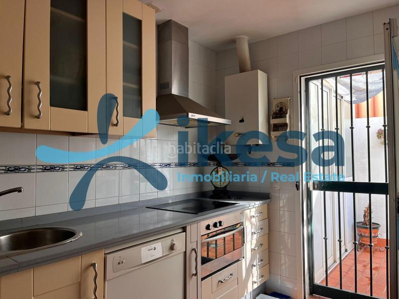 Foto 89961080-b1c4-42a3-b2c6-eb7769d278f1. Casa adossada amb aparcament a Morón de la Frontera