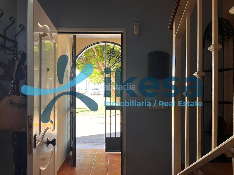 Foto babb52c3-88d6-4eec-a529-1ab6413da000. Casa adossada amb aparcament a Morón de la Frontera