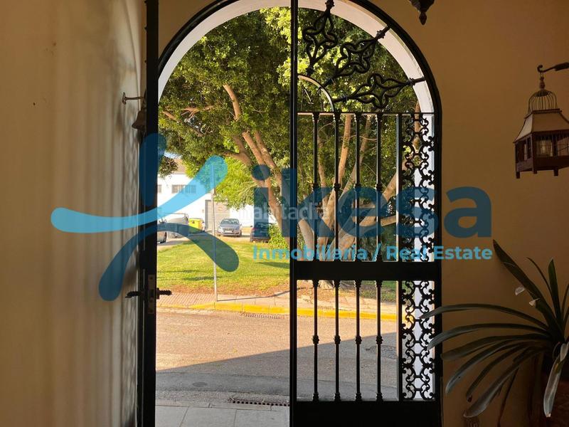 Foto fe88269c-fff8-4661-949b-3a1021b48c54. Casa adossada amb aparcament a Morón de la Frontera