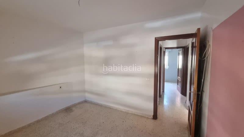 Foto c76bbd1b-dc82-4463-b004-f977367fe2f7. Piso  3 habitaciones venta flash en Bajadilla - Fuente Nueva Algeciras
