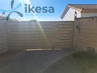 Casa in San Bartolomé de la Torre. Venta de casa de campo en san bartolomé, huelva. venta en períod