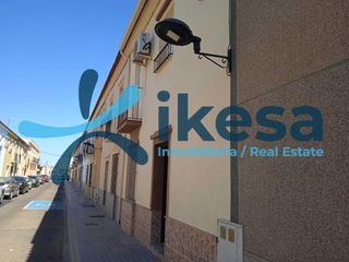 Casa adossada a Puebla de la Calzada. Vivienda puebla de la calzada  amplias posibilidades
