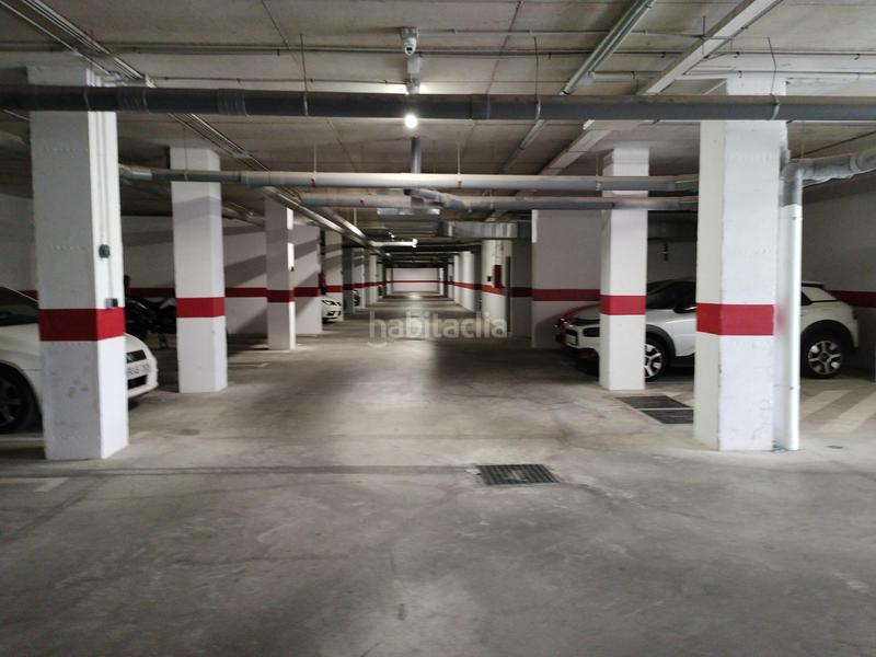 Foto c4cd5bec-3e01-4927-94e4-d18016d570c5. Parking voiture dans Muelle Ceuta