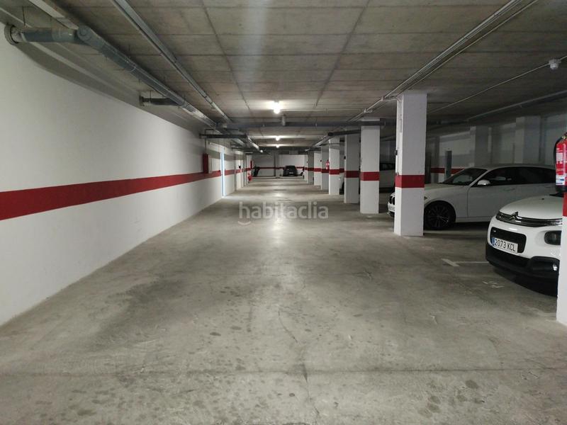 Foto bb7424a3-5ade-40d9-9cd1-e4c1971e790a. Autoparkplatz in Muelle Ceuta