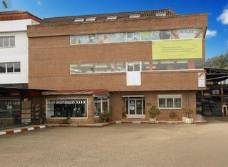 Fabrikhalle  De los salgueiros 10. Gran nave industrial en redondela con contrato de alquiler!