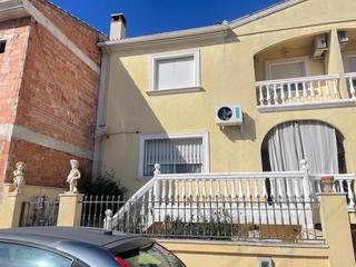 Reihenhaus in Villatorres. Mágnifica casa adosada en villagordo