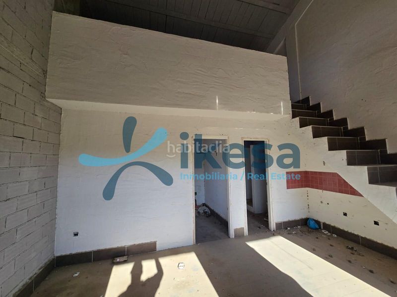 Foto 33b3fb83-d8a2-43ff-9451-ed45daedb874. Edificio in Dólar