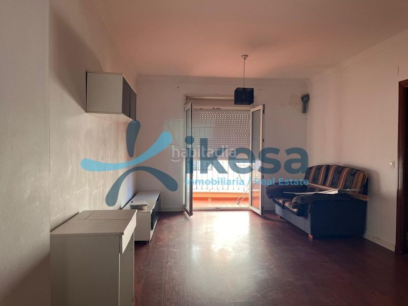Foto 2c595472-2cb5-445e-9f89-00ae4cdb15da. Piso  en venta vpo , con terraza en Salesianos Utrera