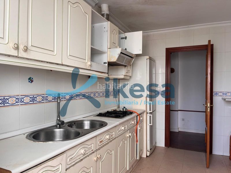 Foto d5d2316f-1bbc-4e51-ac04-ae57d7b96676. Piso  en venta vpo , con terraza en Salesianos Utrera