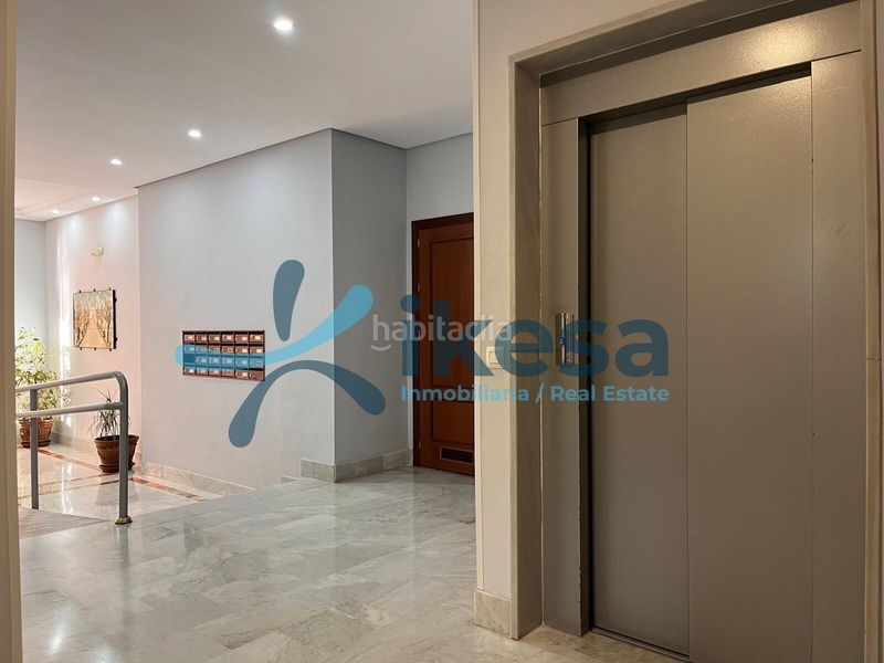 Foto e94dd7bd-cb87-44bc-9ee4-aa822e56b065. Piso  en venta vpo , con terraza en Salesianos Utrera