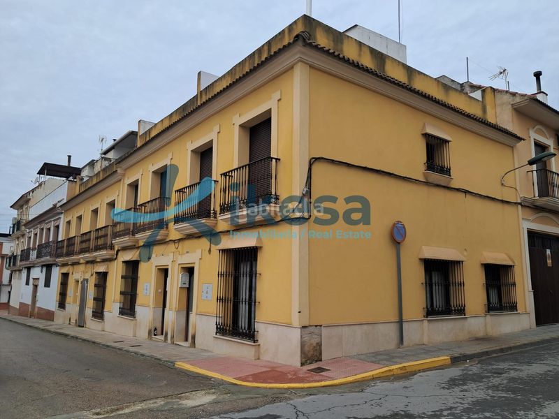 Foto dcecabf7-19fe-42ae-8f7d-dfbf88af5ba8. Casa adossada a Puente Genil