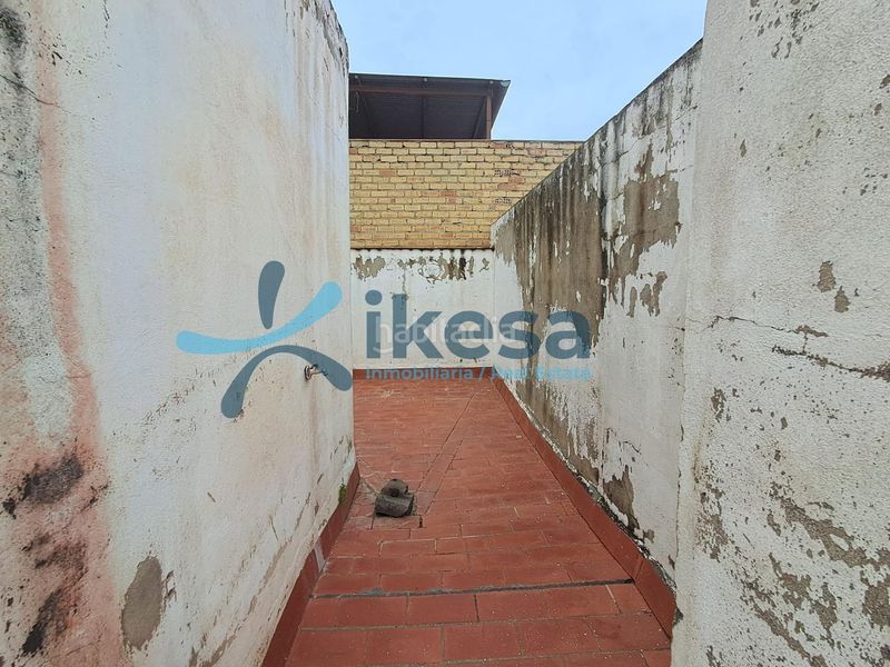 Foto ea2149f9-feb6-4d7b-a1a7-9f7c9ea64bb2. Casa adossada a Puente Genil