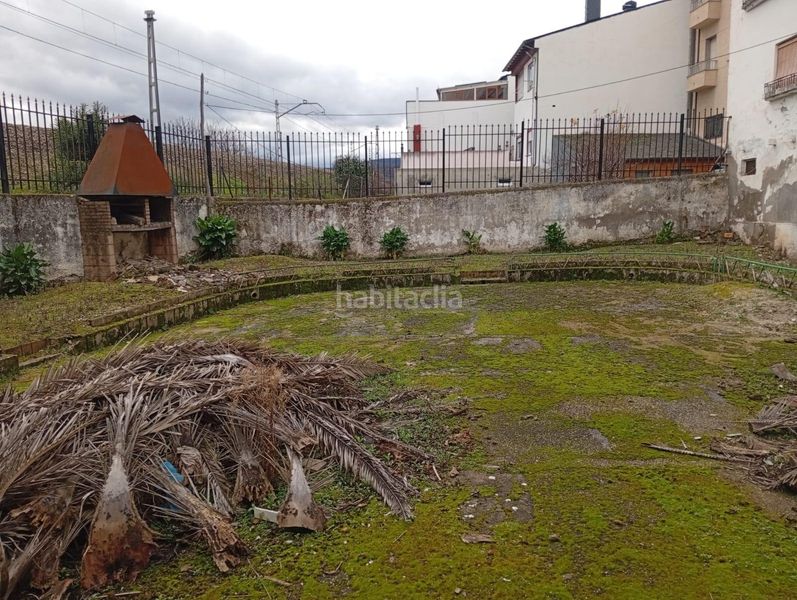 Foto df9fe7dd-7a4f-4289-97bb-0b59da484801. Edificio en del progreso 171 hostal en venta en a rua en Rúa (A)