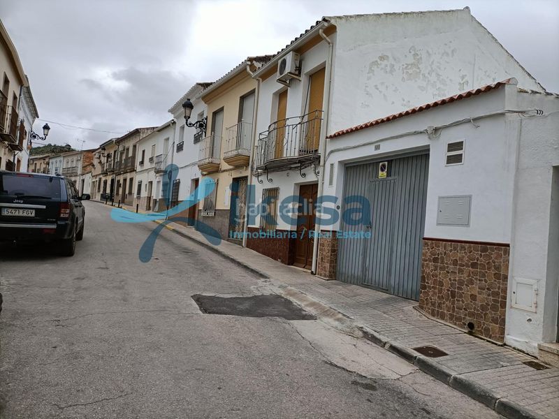 Foto 147df612-9350-42f5-a8a2-cdbe79d29c5f. Casa adossada a Baena