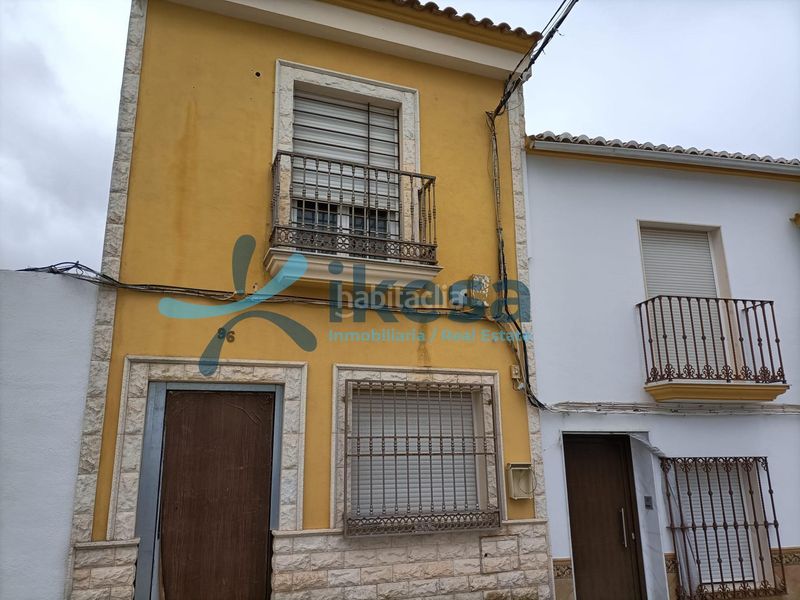 Foto 76919fd4-97a3-402c-bd44-f1504e7d403a. Casa adossada a Baena