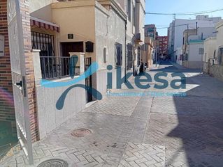Chalet en Ciudad Jardín - Tagarete - El Zapillo. Se vende chalet en la localidad de almería