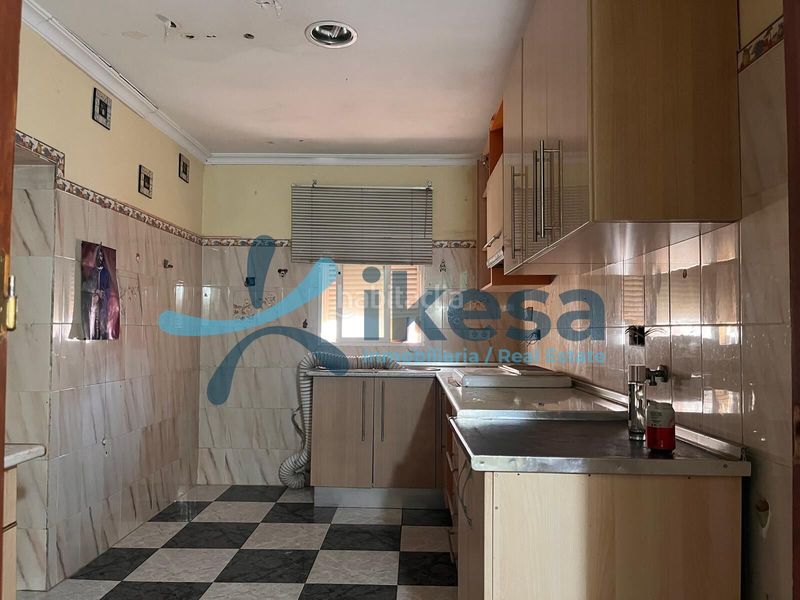 Foto 3e01583a-fe14-4266-b9b9-514df66a7c0f. Piso vivienda en planta primera para reforma integral en Utrera