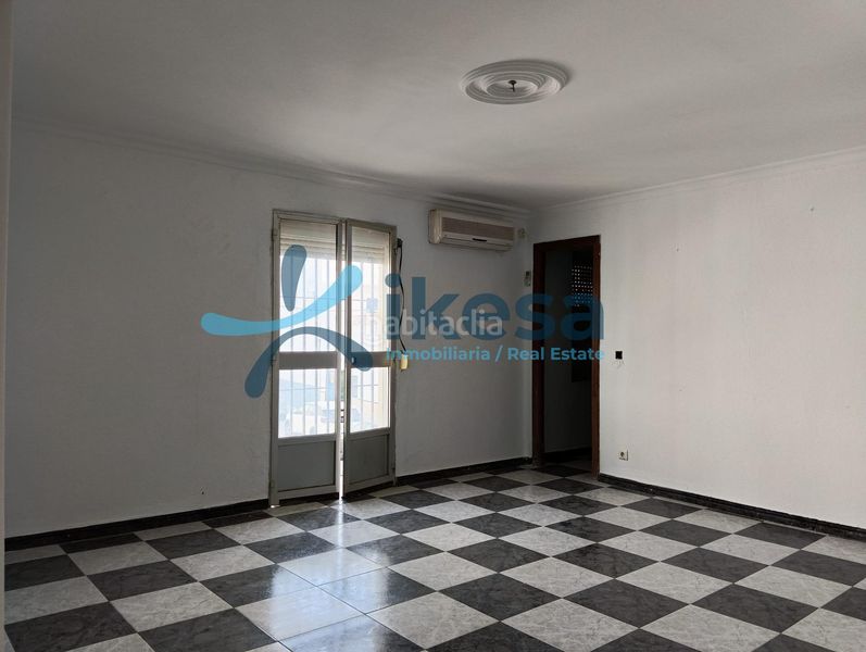 Foto 4eb73583-1af1-44c9-b36e-9cf92c68e5c2. Pis amb aparcament a Centro Utrera