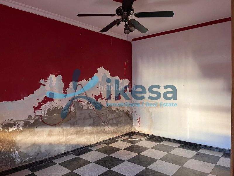 Foto 70defc69-e8e4-4a8a-9e54-11cd53917ab7. Piso vivienda en planta primera para reforma integral en Utrera