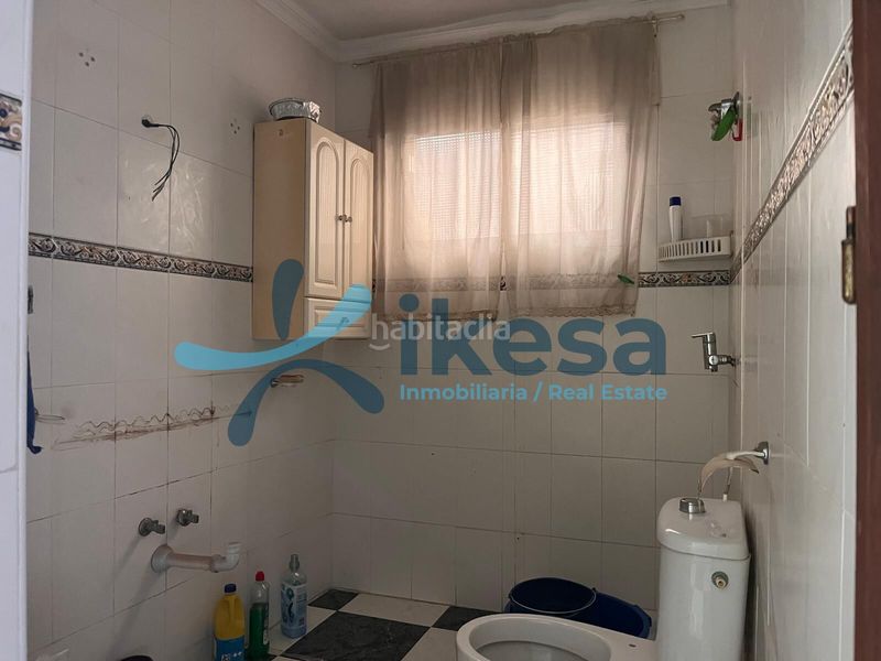 Foto 976cd9ea-4e9f-4160-b00d-f189f71d7d9e. Piso vivienda en planta primera para reforma integral en Utrera