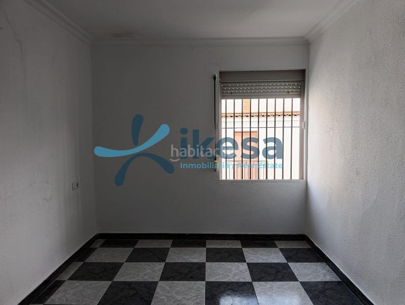 Foto cba93d96-06be-49b0-bed0-46650628e5fe. Pis amb aparcament a Centro Utrera