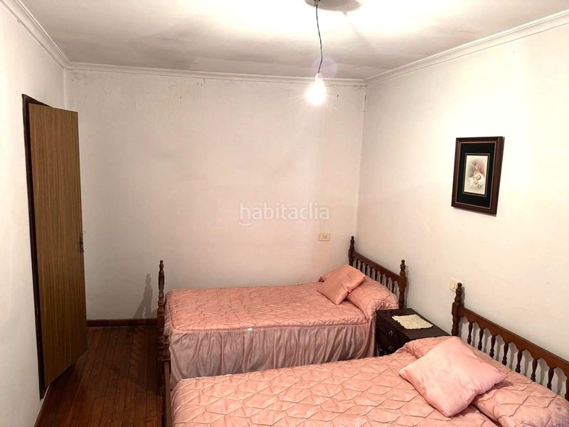 Foto ae5f2302-483a-491c-8ba2-27e1a11c7a20. Casa adossada amb aparcament a Verín