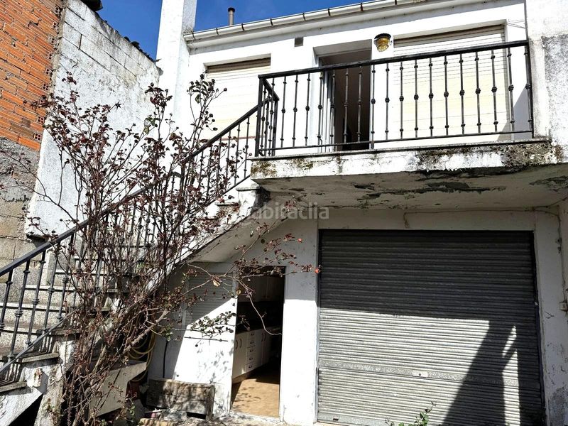 Foto c7f9100d-8fcb-4117-9a36-e98bd8eb7700. Casa adossada amb aparcament a Verín