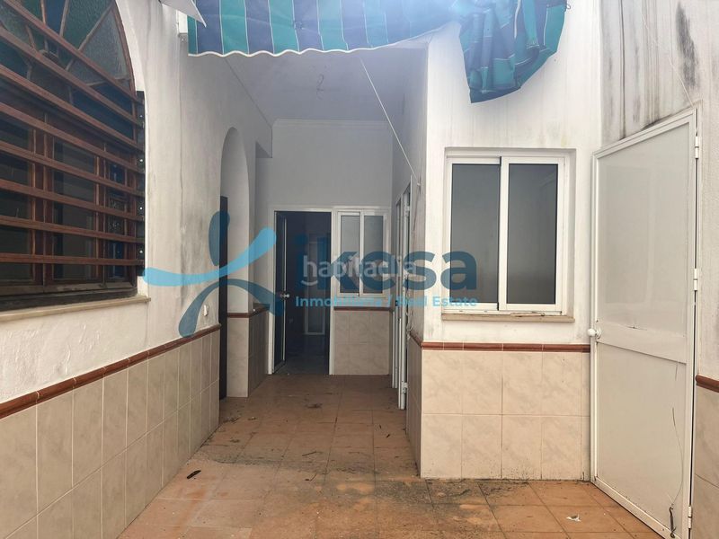 Foto 5bc40add-385d-4540-87d3-1c3e7d8cbfa8. Casa adossada a Coronil (El)