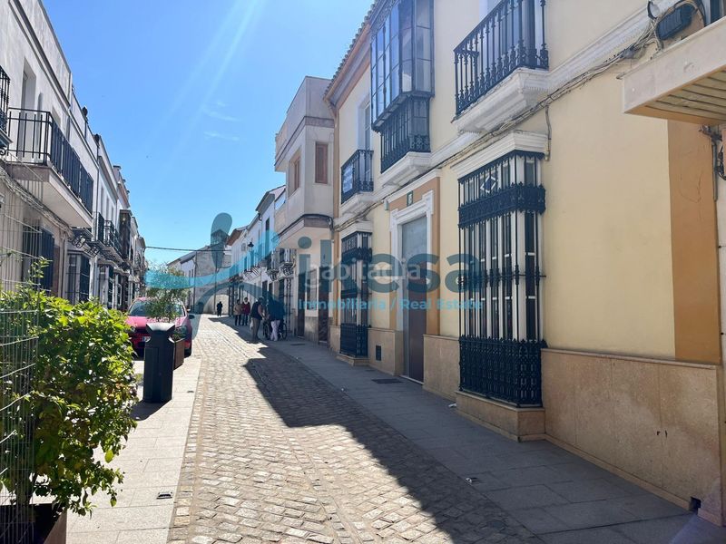 Foto e2ae6c46-34a8-4ef8-9d86-bae0321b3757. Casa adossada a Coronil (El)