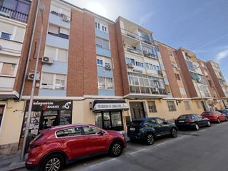 Pis a Puerta Bonita. Piso en venta en madrid  5ª planta con ascensor, 76 m2 para refo
