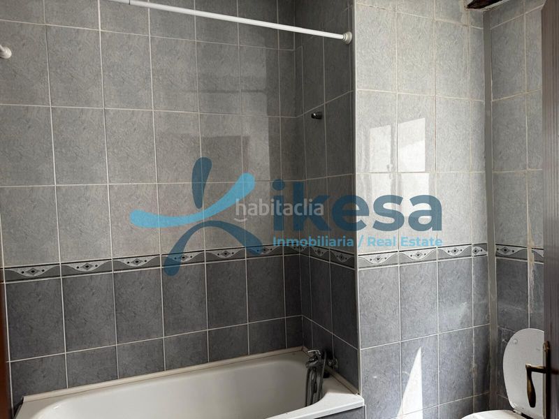 Foto bca2d715-3afd-4458-86fb-27e3f6f73cbd. Pis amb aparcament a Teba