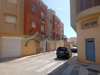 Pis en Adra. Se vende piso en la localidad de adra