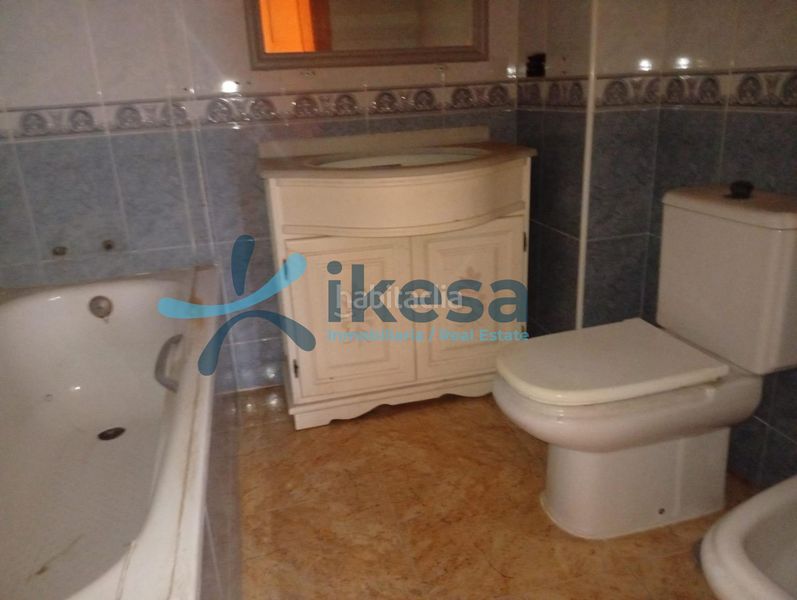 Foto ba8a31b9-7e4b-4aa1-a688-f015aa763475. Pis a Adra