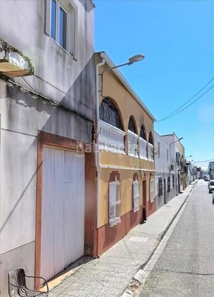 Foto 186c0e4d-1584-4db6-84cb-d0b74104109d. Casa adossada a Este Mérida