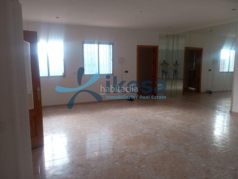 Foto 1a89dcbc-4de1-4ba9-80e8-6032ba52bfd5. Casa adossada a Este Mérida
