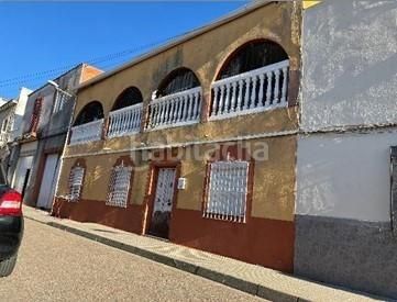 Foto 27fbebb6-5db0-4240-ac44-9d82522fcf44. Casa adossada a Este Mérida