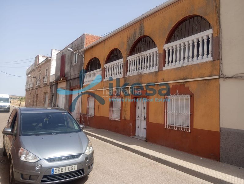 Foto 3db0db81-09a3-4d5b-8eb4-a0f244343901. Casa adossada a Este Mérida
