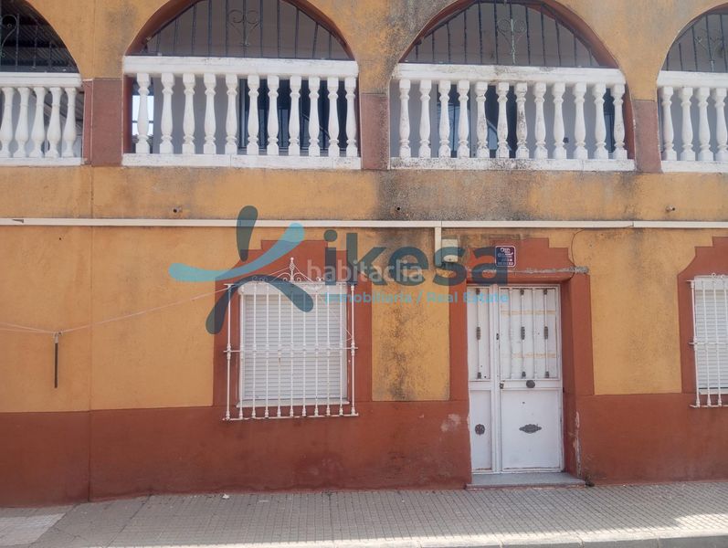 Foto 466817d9-4efd-4b2e-a56a-0323be0f6ea7. Casa adossada a Este Mérida