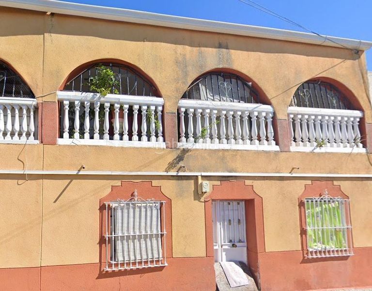 Foto 521d4516-fb4f-4249-8d7f-4a530cc481f0. Casa adossada a Este Mérida