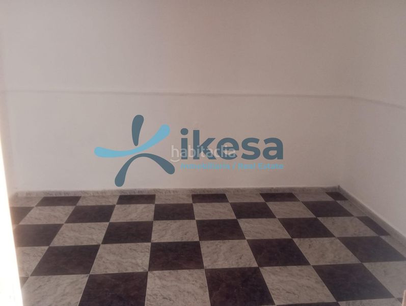 Foto 5dadc499-b3a5-42b5-8a81-615e9e80bc6e. Casa adossada a Este Mérida
