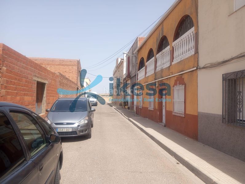 Foto 69533099-7d55-43cc-8406-c31672f75610. Casa adossada a Este Mérida