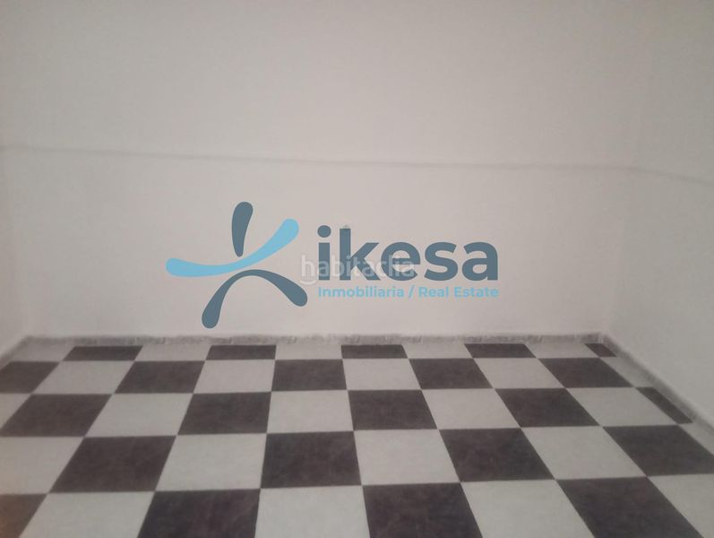 Foto 876c1d28-dd84-4919-8082-61947bd8e455. Casa adossada a Este Mérida