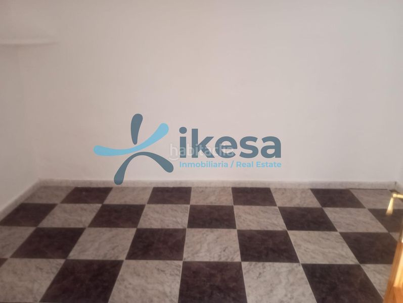 Foto b805133a-a34a-418b-8f8b-e6db7168157e. Casa adossada a Este Mérida