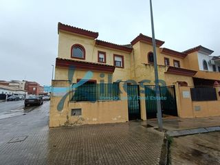 Casa adossada a Burguillos. Casa adosada en venta en burguillos  sevilla