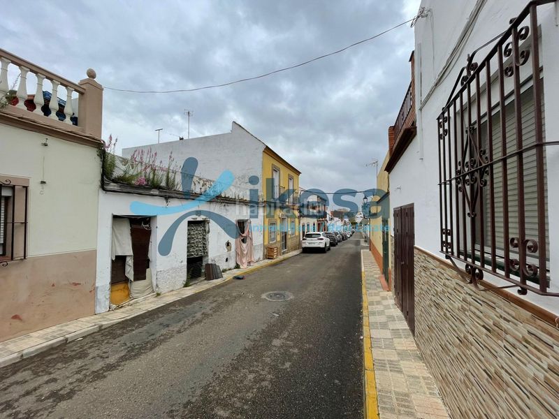 Foto 12c550ee-1ec3-49ff-83e6-6e754c03a56e. Casa adossada a Centro Bormujos