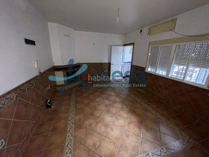 Foto 3b17745d-9e32-42cb-b862-e8426f9c880b. Casa adossada a Centro Bormujos
